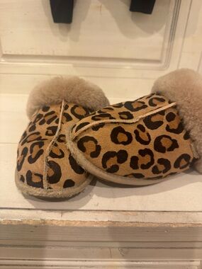 UGGLeopard Print Cozy Fur-Trim Slippers